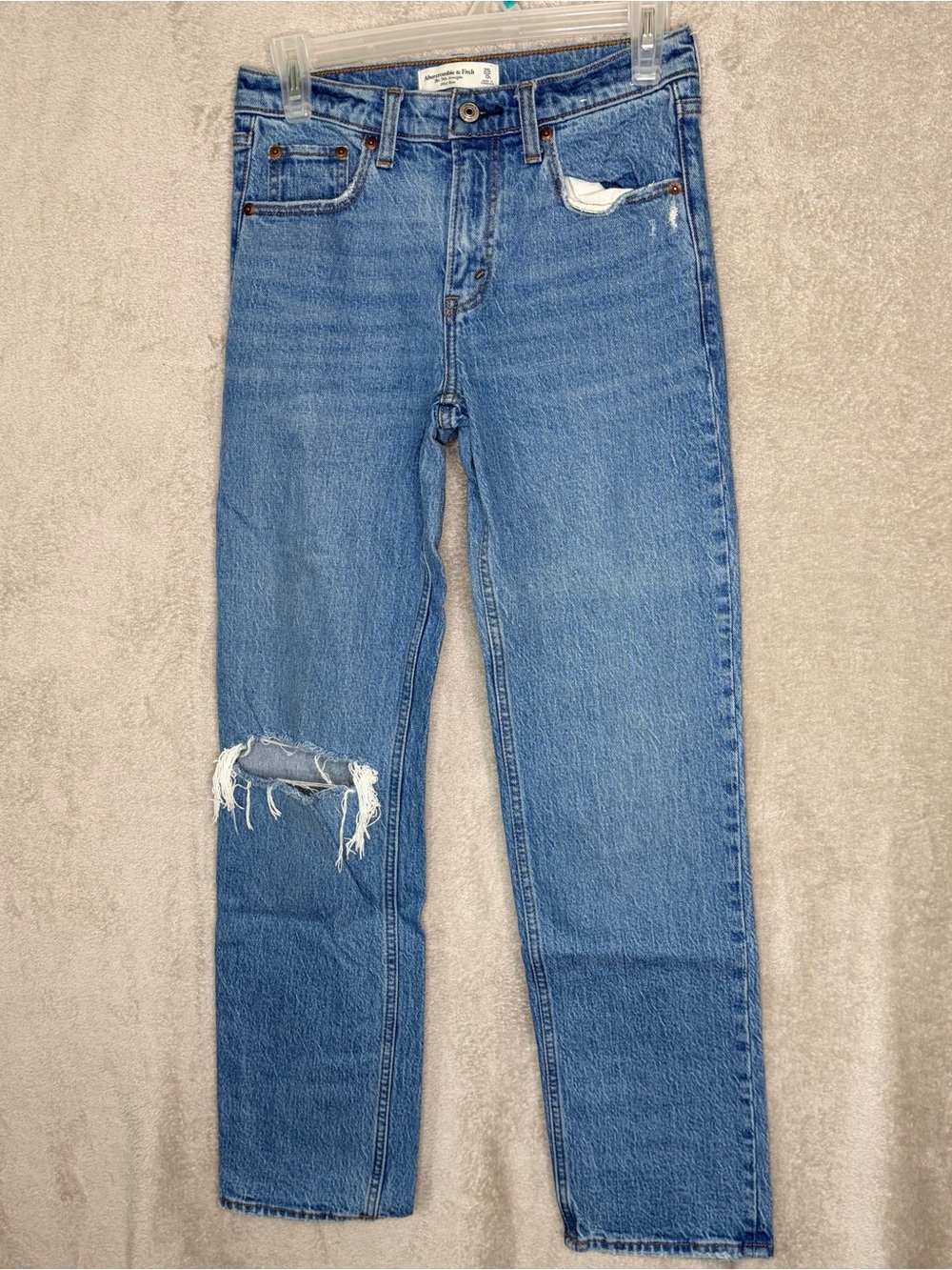 Abercrombie & Fitch women's size 0 Jeans with Knee Rip